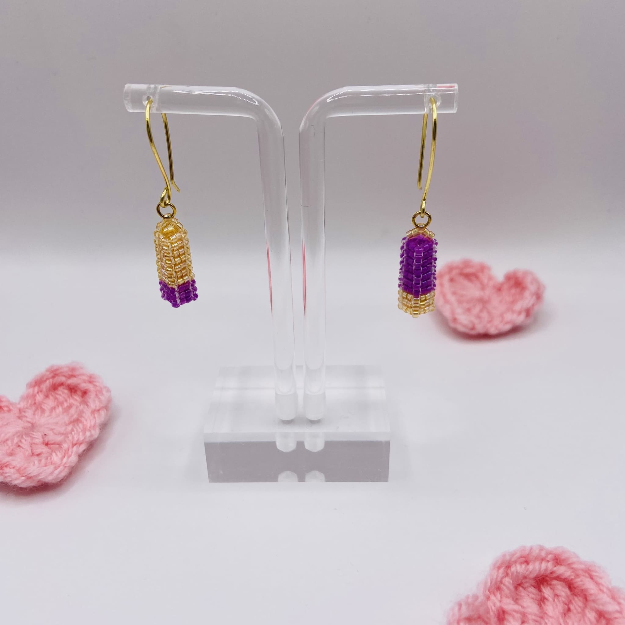 Boucles d'oreilles artisanales en perles Miyuki - Violet et doré - Bijoux faits main uniques