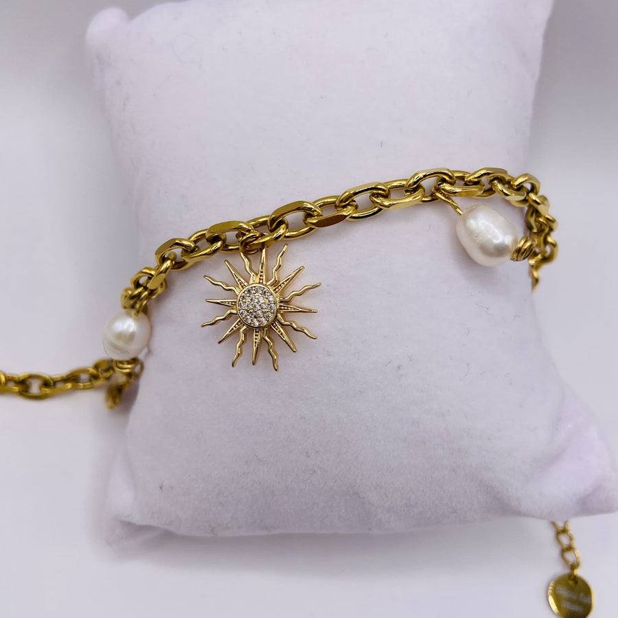 Bracelet doré fait main – Acier inoxydable, perles d’eau douce & soleil doré à l’or fin