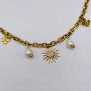 Bracelet doré fait main – Acier inoxydable, perles d’eau douce & soleil doré à l’or fin