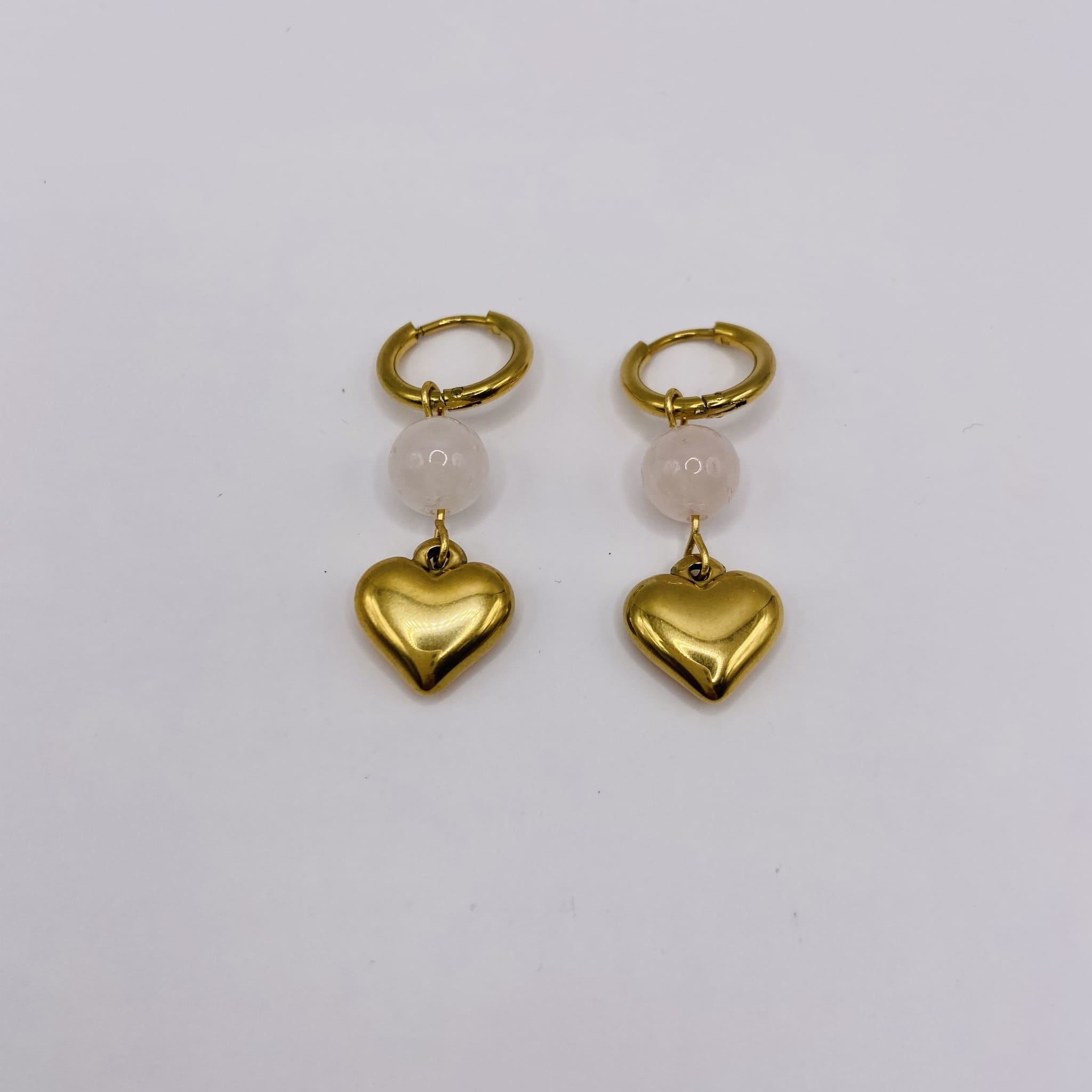 Boucles d’oreilles cœurs dorés – Acier inoxydable & quartz rose
