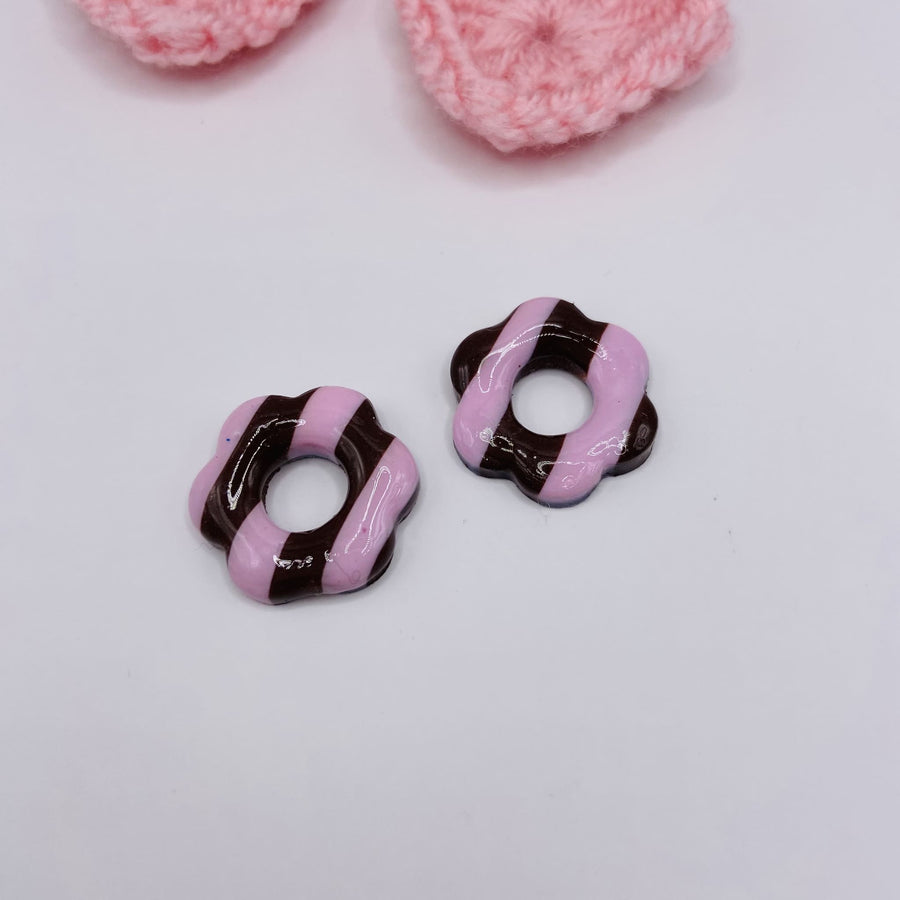 Pampilles DONUT en pâte polymère et résine – Bijoux uniques à associer à nos créoles