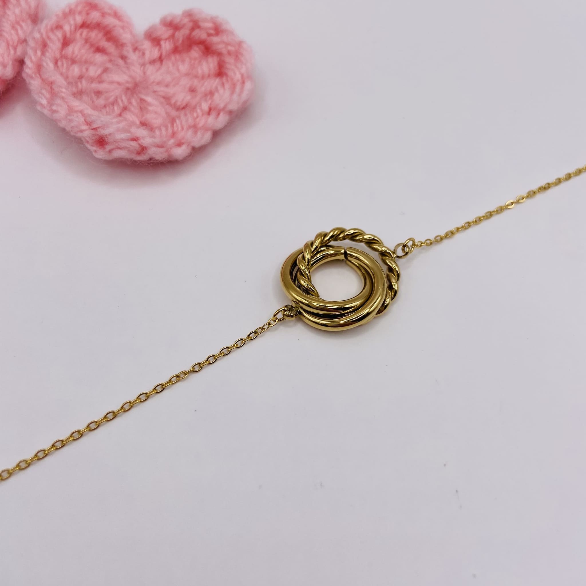 bracelet fin doré ou argenté avec cercles entrelacés en acier inoxydable