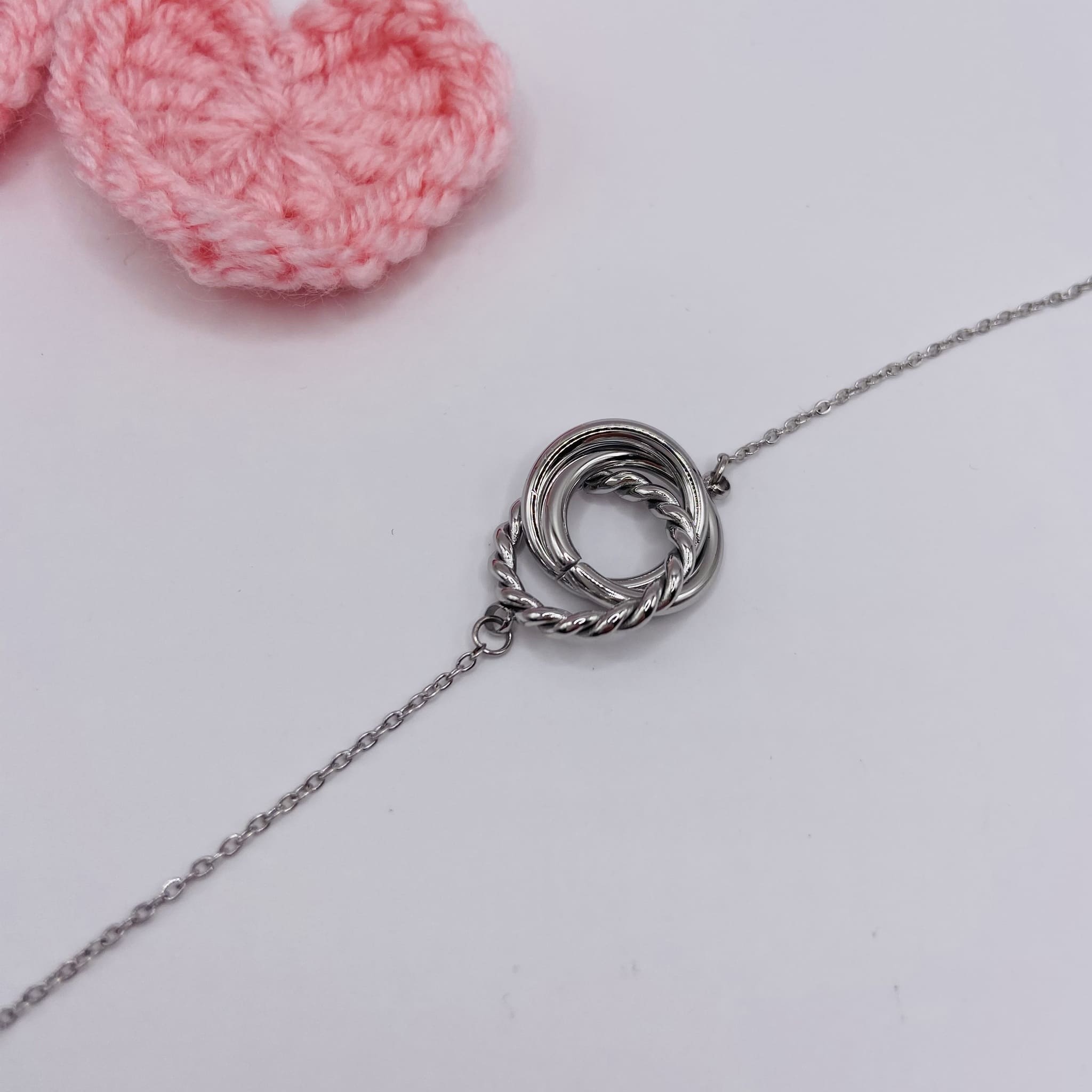 bracelet fin doré ou argenté avec cercles entrelacés en acier inoxydable